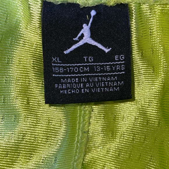 XL YOUTH. Jordan  lime-green basketball shorts haven’t been used once. - Picture 5 of 8